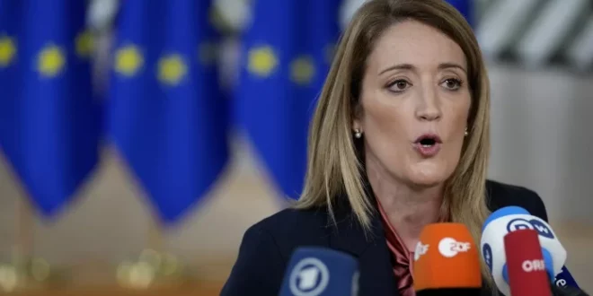 Presidentja e Parlamentit Evropian, Roberta Metsola bënë thirrje për shtensionim e situatës në mes të Kosovës dhe Serbisë