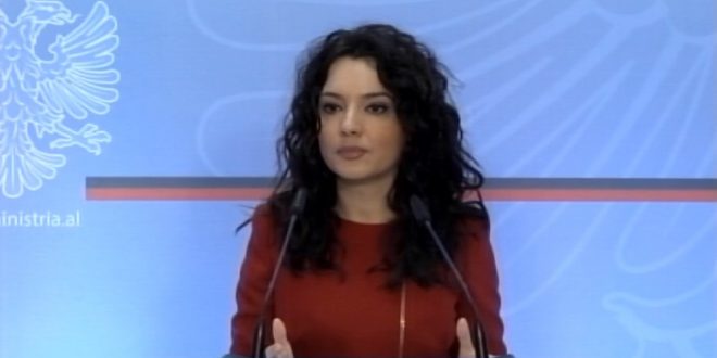 Elisa Spiropali: Me fytyrat e maskat e tyre në protesta, nuk ai dalin të krijojnë besimin e publikut, në rrugën e tyre të shëmtuar