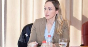 Albana Bytyqi - Vetëvendosjes: E lëshuat bajrakun, me ju 10 vjet mbrapa krejt dhe drejt, më as parti politike vendimmarrëse nuk jeni