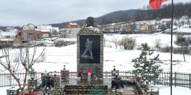 Në 22 vjetorin e rënies me 2 prill nderohet dëshmori i kombit Haradin Bajrami, kurse me 4 prill mbahet gara e vrapimit “Vrapojmë shtigjeve të Haradin Bajramit”