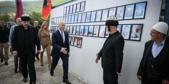 Kryetari i Aleancës për Ardhmërinë e Kosovës, Ramush Haradinaj i përkujton dëshmorët e Lubizhdës së Hasit