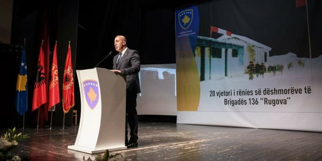 Ramush Haradinaj i kujton dëshmorët e rënë në Rugovë gjatë prillit të vitit 1999