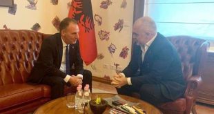 Fatmir Limaj takon në Tiranë kryeministrin e shqiptar, Edi Rama, bisedojnë për zhvillimet e fundit në dy vendet