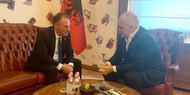 Fatmir Limaj takon në Tiranë kryeministrin e shqiptar, Edi Rama, bisedojnë për zhvillimet e fundit në dy vendet