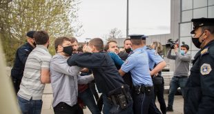 Natyra Kuçi: Aktivistët e PSD- së gjatë një aksioni u sulmuam me gaz lotësjellës nga policia, disa prej tyre edhe i arrestuan