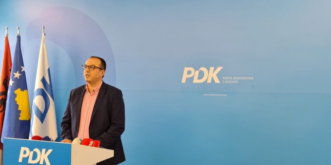 Betim Gjoshi: Vjosa Osmani përmes orvatjeve në Kushtetuese, po tentojnë t’ia vjedh PDK-së përfaqësimin në KQZ