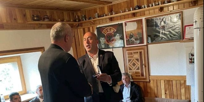 Ramush Haradinaj e viziton familjen e Xhevdet Musë Balës, veprimtar i hershëm që u nda nga jeta ditë më parë
