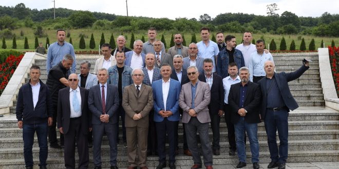 Bardhyl Mahmuti: Një delegacion shkencëtarësh shqiptarë nga Shqipëria, Kosova dhe Maqedonia e Veriut vizituan Prekazin