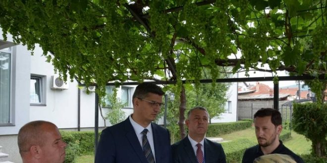 Ministri i Bujqësisë, Pylltarisë dhe Zhvillimit Rural, Nenad Rikalo qëndroi për vizitë në qytetin e Rahovecit