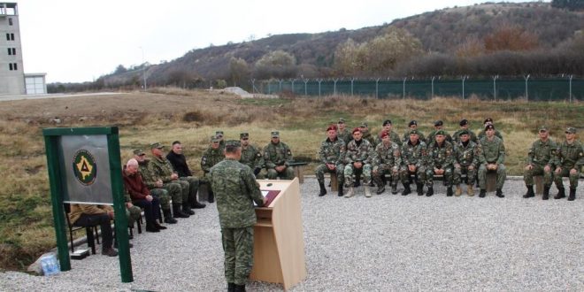 Pjesëtarë të FSK-së dhe pjesëtarë të Forcave të Armatosura të Maqedonisë trajnohen në kazermën e FSK-së