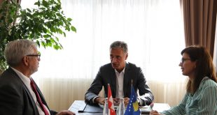 Kryeprokurori i Shtetit, Aleksandër Lumezi, ka pritur sot në takim ambasadorin e Zvicrës në Kosovë, Jean-Hubert Lebet