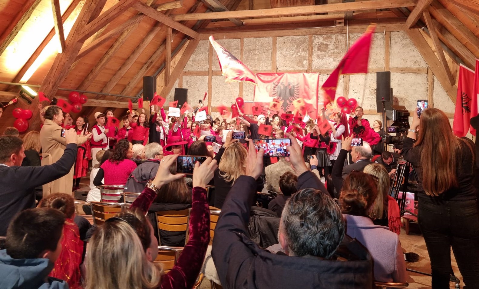 Vaxhid Sejdiu   Shkolla Shqipe    Zvicër  Gëzuar nxënës  prindër  mësues 28 Nëntorin   Ditën e Shpalljes së Pavarësisë së Shqipërisë 
