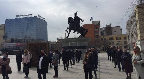 ​Protestojnë para Qeverisë, punëtorët e Lotarisë së Kosovës me kërkesën që t'i marrin pagën e tyre