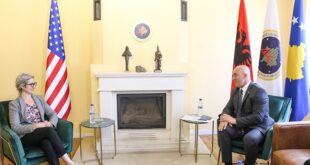 Kryetari i AAK-së, Ramush Haradinaj, sot ka pritur në takim drejtoreshën e Misionit të Mijëvjeçarit, zonjën Sarah Olmstead