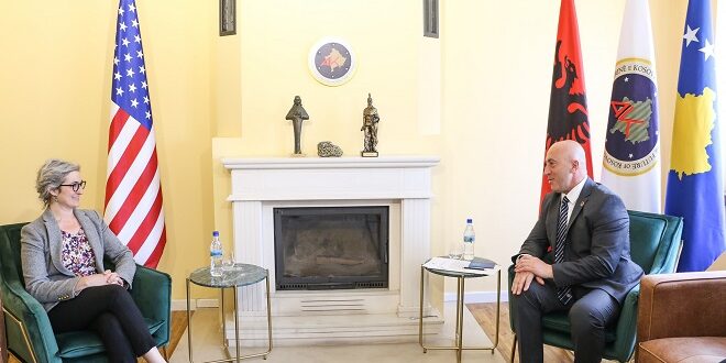 Kryetari i AAK-së, Ramush Haradinaj, sot ka pritur në takim drejtoreshën e Misionit të Mijëvjeçarit, zonjën Sarah Olmstead