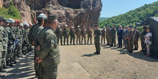 Njësia e Kërkim-Shpëtimit e FSK-së trajnohet nga instruktorët italianë për “Alpinizëm Ushtarak”