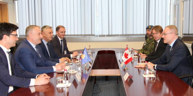 Ministri i Mbrojtjes, Rrustem Berisha priti në takim kryesuesin e Asamblesë Parlamentare kanadeze të NATO-s