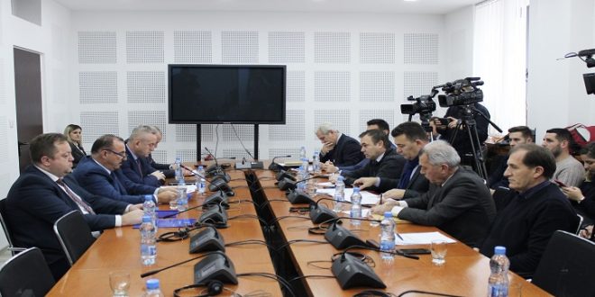 Qalaj: Ua kemi ndaluar pjesëtarëve policorë qëndrimin në kafene gjatë orarit të punës dhe faljen në xhami