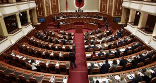 Në ditën e sotme filloi punën legjislatura e dhjetë e Kuvendit të Shqipërisë me opozitën e përçarë dhe të ndarë