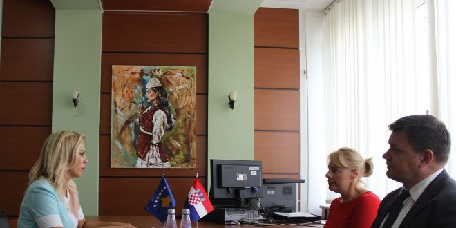 Kryetarja e Komisionit për Integrime Evropiane, Blerta Deliu-Kodra, takoi ambasadoren e Kroacisë, Marija Kapitanoviq