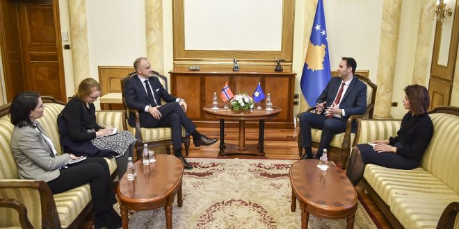 Kryetari i Kuvendit, Glauk Konjufca takohet me ambasadorin e Norvegjisë në Prishtinë Jens Erik Grondahl