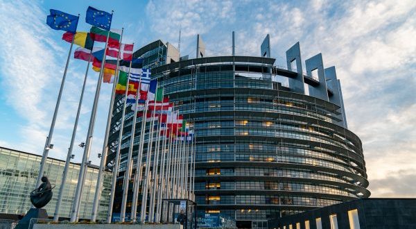 42 anëtarë të PE-së i shkruajnë Macronit dhe kryeministrit holandez më kërkesë liberalizimin e vizave për Kosovën
