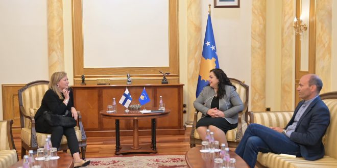 Kryetarja e Kuvendit të Kosovës, Vjosa Osmani, priti sot ambasadoren e Finlandës në Kosovë, Pia Stjernvall