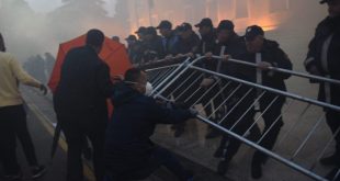 Dhuna ne protesta