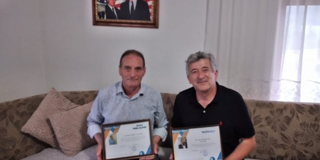 Ramiz LUSHAJ: Kryeredaktori i “Gazeta e Alpeve” për Malin e Zi e Sanxhak, Ali DACI, ia dorëzoi një mirënjohje, Rexhep Nikçit