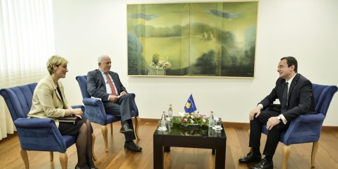 Kryeministri i Kosovës, Albin Kurti, ka pritur sot në takim përfaqësuesit politik të shqiptarëve nga Kosova Lindore