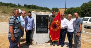 Smajl Latifi, me bashkëpunëtorë e veteranë të UÇK-së, zbuloi lapidarin e eprorit të UÇK-TMK-së major, Skënder Gashi