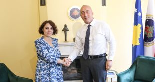 Kryetari i AAK-së, Ramush Haradinaj, ka paraqitur Arta Ahmeti-Xhylanin, kandidate për kryetare të komunës së Drenasit