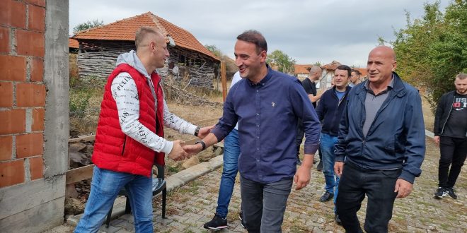 Kandidati për kryetar të Prishtinës nga AAK, Daut Haradinaj merr përkrahje ng banorët e fshatit Mramor