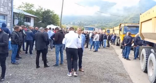 Serbët në veri bllokojnë nga të dyja anët pikën kufitare në Jarinje