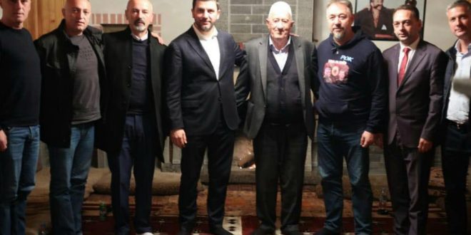Kryetari i PDK-së, Memli Krasniqi, mbrëmë ka qëndruar në Burojë, në vendlindjen e ish kryetarit, Hashim Thaçi