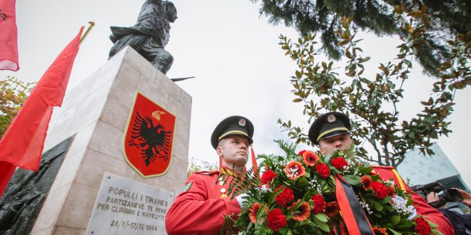 Kryetari i Bashkisë së Tiranës, Erion Veliaj ka uruar 77-vjetorin e Çlirimit të Tiranës nga partizanët shqiptarë