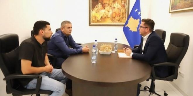 Ministri i Bujqësisë, Besian Musatafa ka takuar kryetarin e Unionit të Fermerëve të Kosovës, Amir Keqmezi