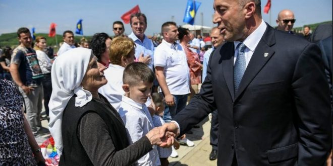 Kryeministri Ramush Haradinaj bëri edhe homazhe në Meje të Gjakovës