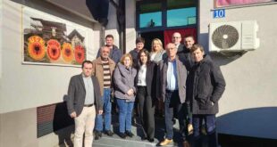 Sot në ambientet e Radios-Kosova e Lirë, në Prishtinë, me një pritje modeste u shënua 26-vjetori i fillimit të transmetimit të programit të Radios