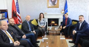Fadil Nura dhe Sami Lushtaku, kanë mirëpritur sot në një takim, Vlora Çitakun, Ramiz Lladrovcin dhe Abelard Tahirin