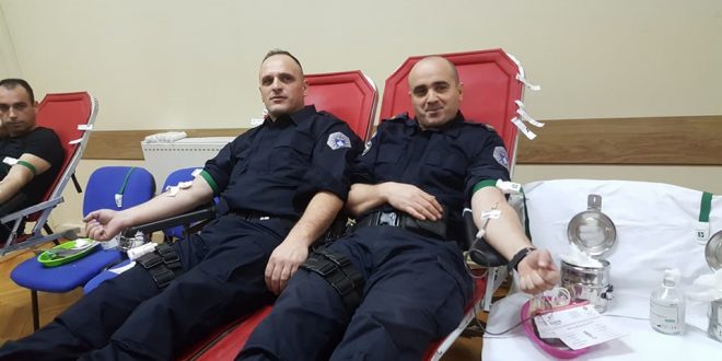 Pjesëtarët e Policisë së Kosovës sot dhurojnë gjak sot në Kampin e Njësive Speciale në Vrellë të Sllatinës