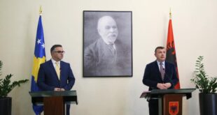Shefi i Grupit Parlamentar të AAK-së, Besnik Tahiri po qëndron për një vizitë në Shqipëri