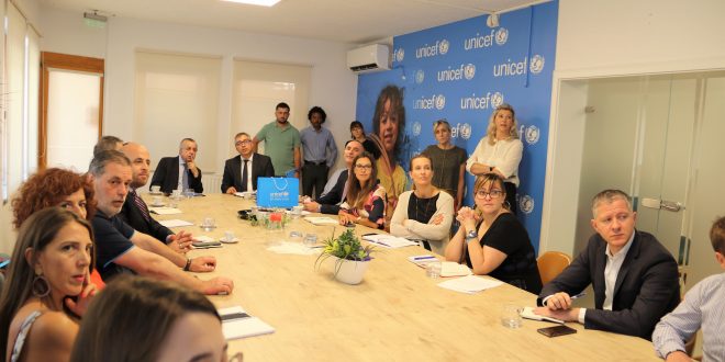 UNICEF: Rreth 43,000 fëmijë më aftësi të kufizuara në gjithë Kosovën do të duhej të ishin në shkollë më 1 shtator