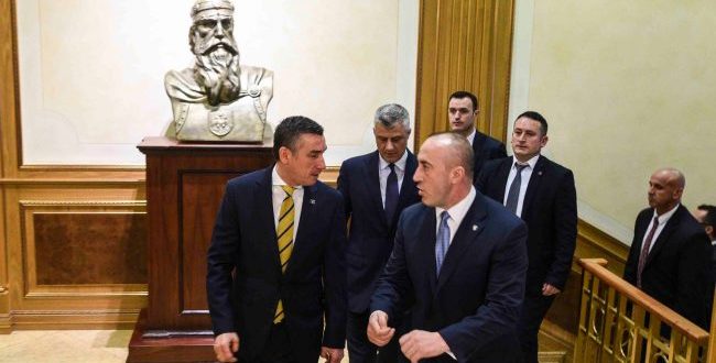 Thaçi, Haradinaj e Veseli mbajnë takim, por nuk flasin për media