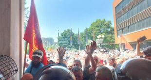 Sot, para objektit të Kuvendit të Kosovës, po mbahet protesta e veteranëve të luftës së UÇK-së