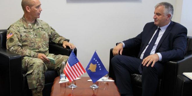 Ministri Berisha e gjeneral Rama pritën në takim lamtumirës atasheun ushtarak të Shqipërisë, kolonel Ahmet Leka