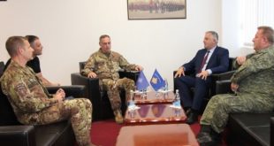 Ministri i FSK-së, Rrustem Berisha priti komandantin e KFOR-it, gjeneral major Salvatore Cuoci