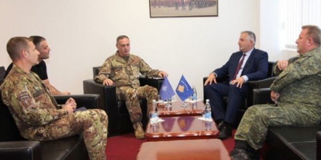 Ministri i FSK-së, Rrustem Berisha priti komandantin e KFOR-it, gjeneral major Salvatore Cuoci