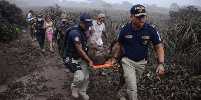 Njëzetepesë persona raportohet të kanë humbur jetën pas shpërthimit të vullkanit në Guatemalë