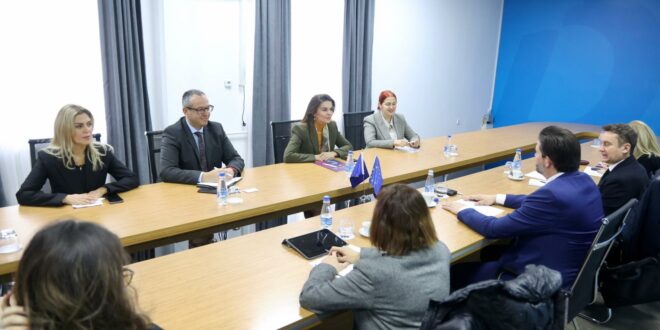 Misioni përcjellës për zgjedhje nga BE vizitojnë PDK-në, flasin për reformën zgjedhore dhe zgjedhjet në veri